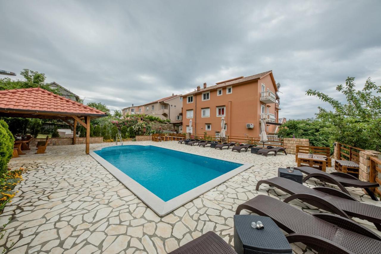 Apartments Scerbe 3103 Mundanije Exterior foto